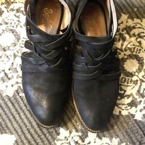 Seychelles cutout bootie. Size 7